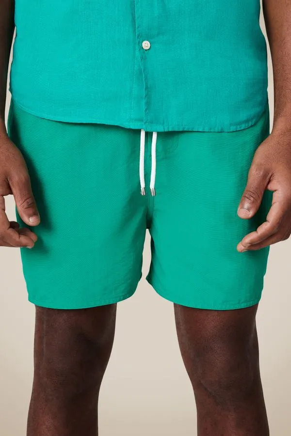 Short Praia Liso Premium Verde Bandeira - M