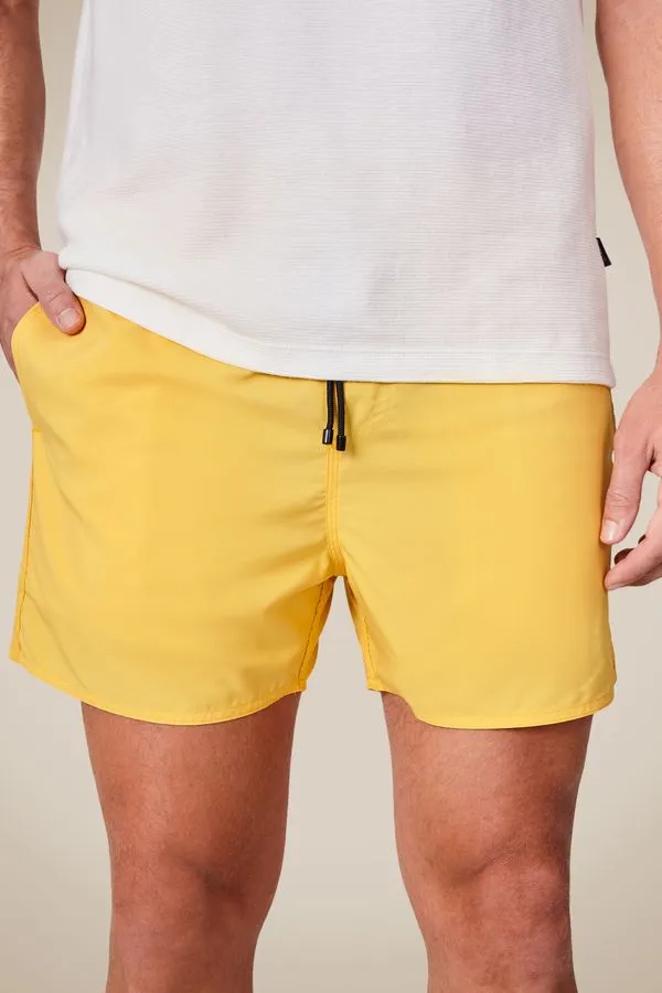 Short Praia Liso Basico Amarelo Ouro - G