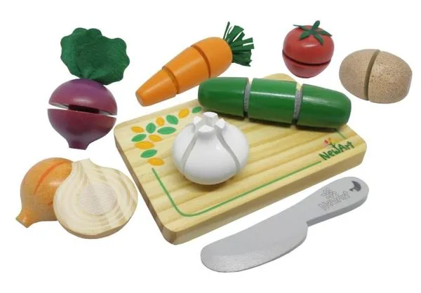 Kit 7 legumes cenoura, cebola, alho, batata, beterraba, tomate, pepino mais 1 faquinha e 1 tábua de corte.