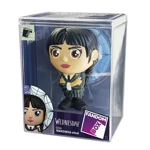 Boneco Fandom Box Wandinha Vitral Colecionável da Série Wednesday com Caixa Expositora