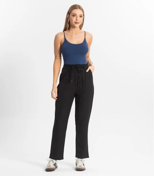 Calça Feminina Cenoura Em Alfaiataria Veshine Preto P