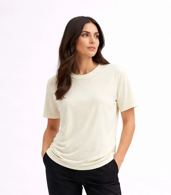 Camiseta Feminina Básica Infinita Cor Bege P