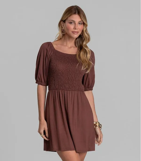 Vestido Curto Feminino em Visco Maquinetada Dianna Marrom G