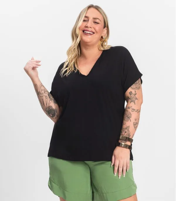 Blusa Manga Curta em Viscotorcion Secret Glam Preto Plus G1