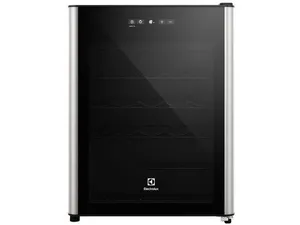 Adega Electrolux 24 Garrafas com Compressor Preta 1 Porta WSF24