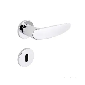 Fechadura Interna Polo Roseta Redonda 55mm Cromada Arouca Fechadura interna em aço inox e zamac Verona Polo Z 19,5x7,99cm cromada Arouca