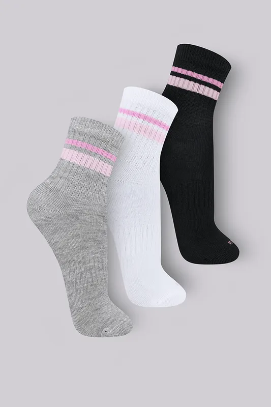 Kit com 3 Meias Infantil Trifil Cano Médio Básica Tamanho: 23 a 26 | Cor: Sortida