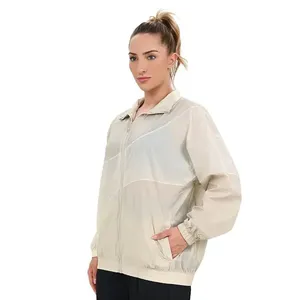 Blusa Feminina Under Armour Legacy Crinkle G Bege