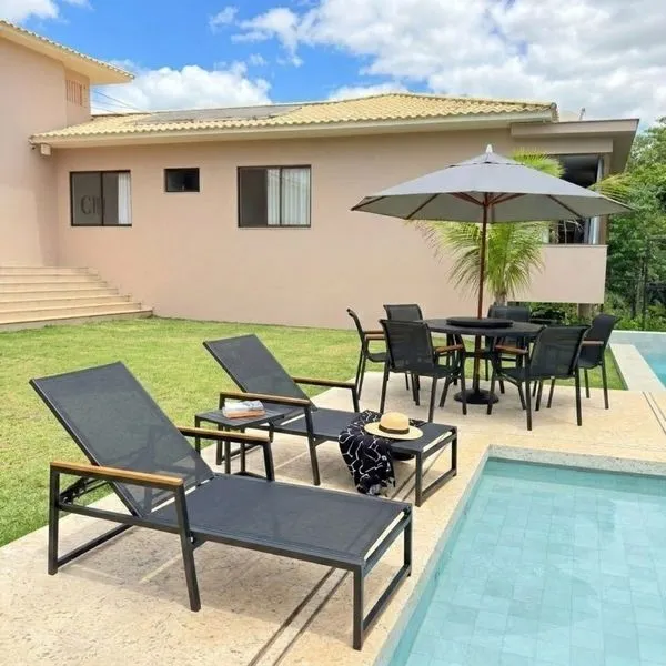 Kit Moveis Piscina Completo Jogo De Mesa Espreguiçadeira Resistente Tela Verde + Guarda Sol Preto
