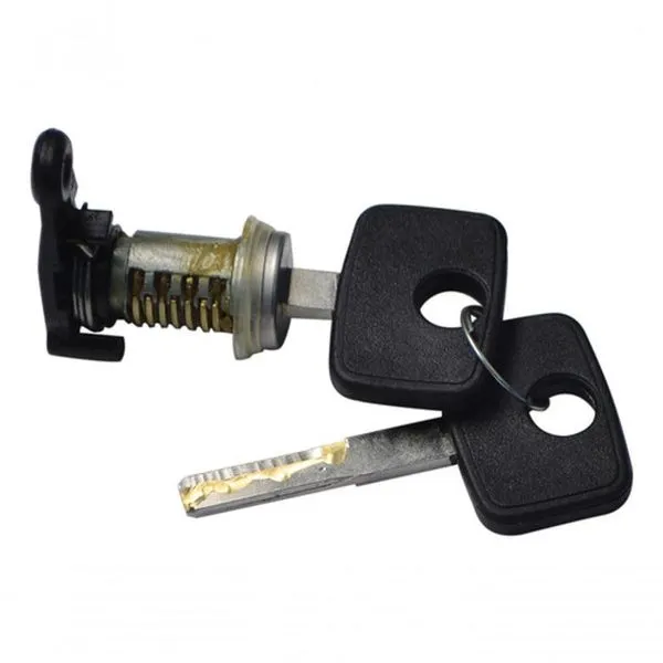 Cilindro de Porta Dianteira Esquerda Modelo F103 para Vectra Hatch e Sedan 1993 a 1996 com Chave Universal Automotive Cilindro de Porta Dianteira Esquerda F103 para Vectra 1993 a 1996 com Chave Universal Automotive