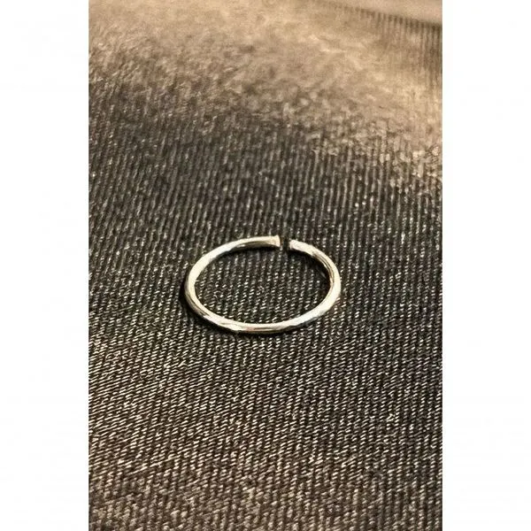 Piercing Floratta Joias Círculo Liso em Prata 925 0 e 9cm Prata Hipoalergênico Níquel Free Uso Diário Piercing Floratta Joias Círculo Liso em Prata 925 0 e 9cm Hipoalergênico Níquel Free para Pele