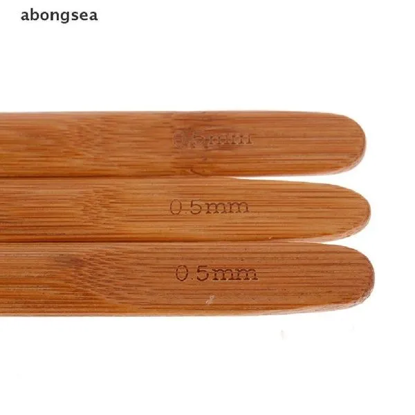 Agulha de Crochê para Dread e Mega-Hair Conjunto 3 Peças Manutenção de Extensões Bambu e Metal OEM Agulha de Crochê para Dread e Mega-Hair Kit 3 Unidades Pontas Variadas Bambu e Metal OEM