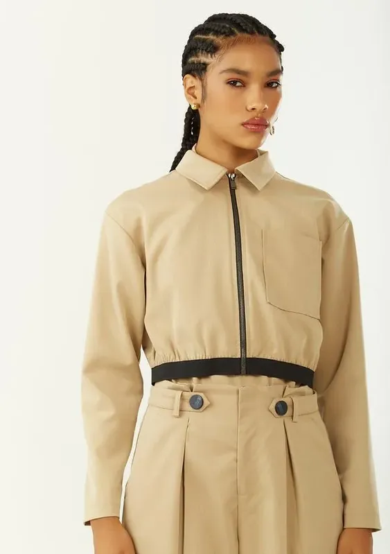 Camisa Zinco Solta Gola Tradicional Manga Longa Cropped Bege P