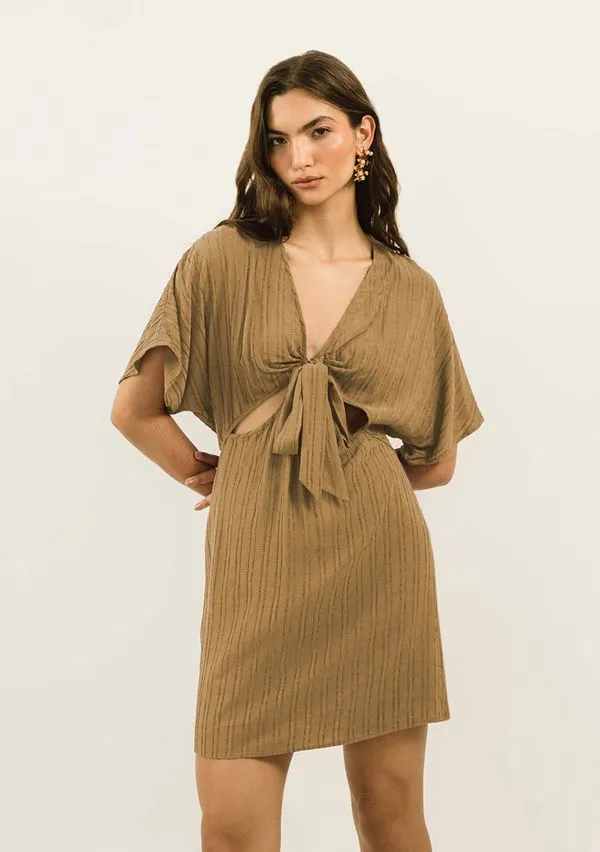 Vestido Zinco Curto Decote V Amarração Frente Marrom P